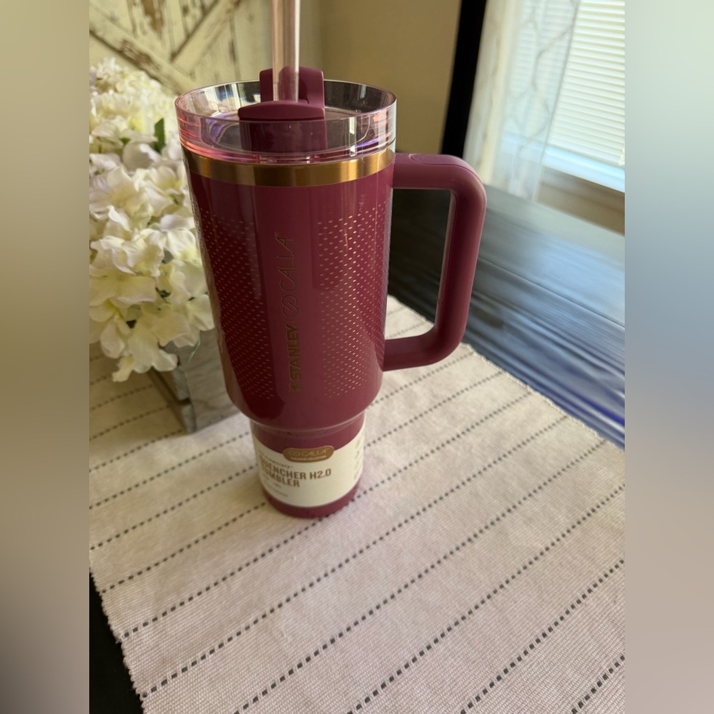 Stanley Quencher H2.0 Tumbler in Burgundy - Limited Edition BRAND NEW 40 oz